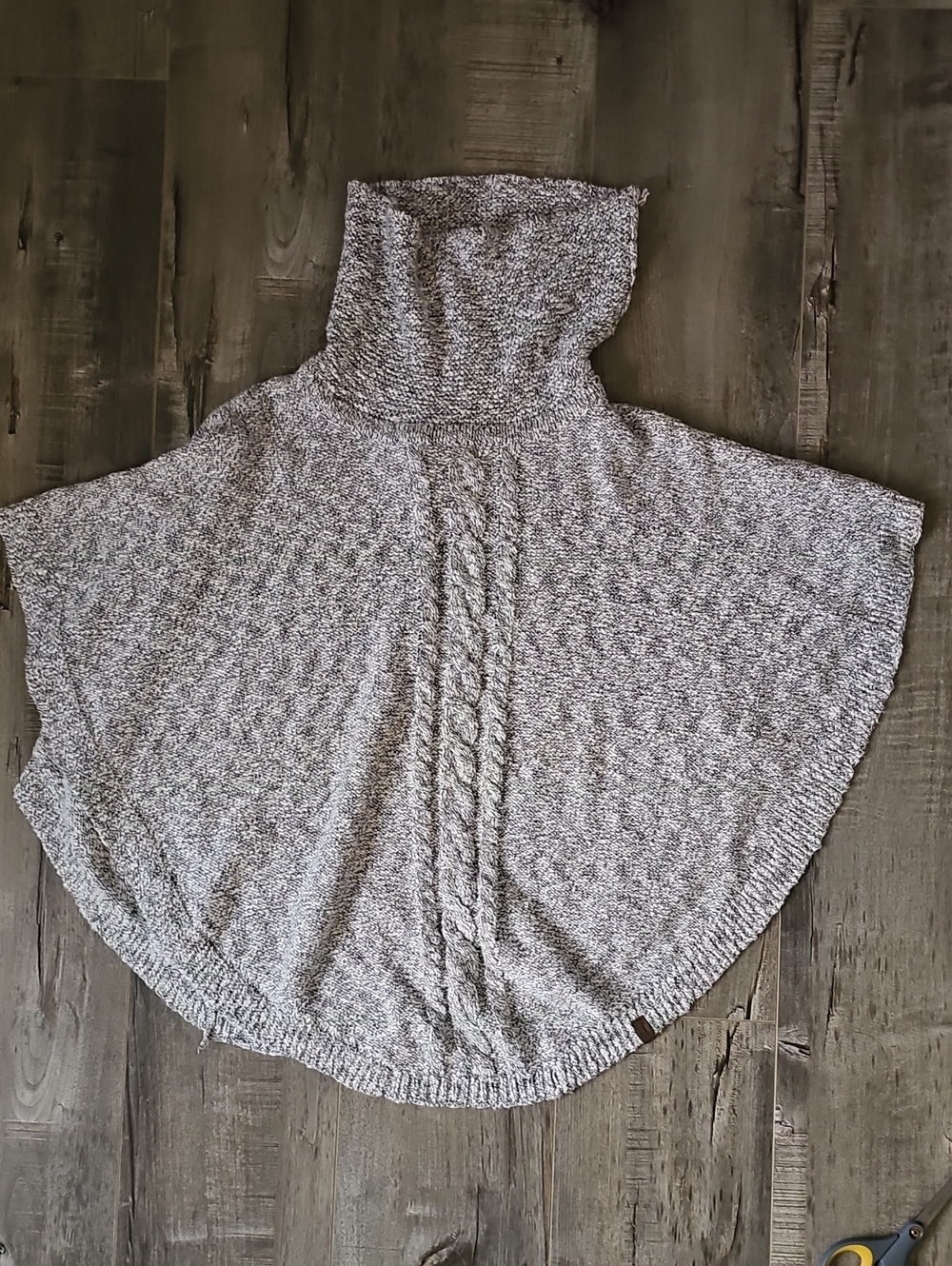 Roots Turtleneck Cable Knit Poncho Sweater Gray Kid Sz L or Women's S 72% Cotton